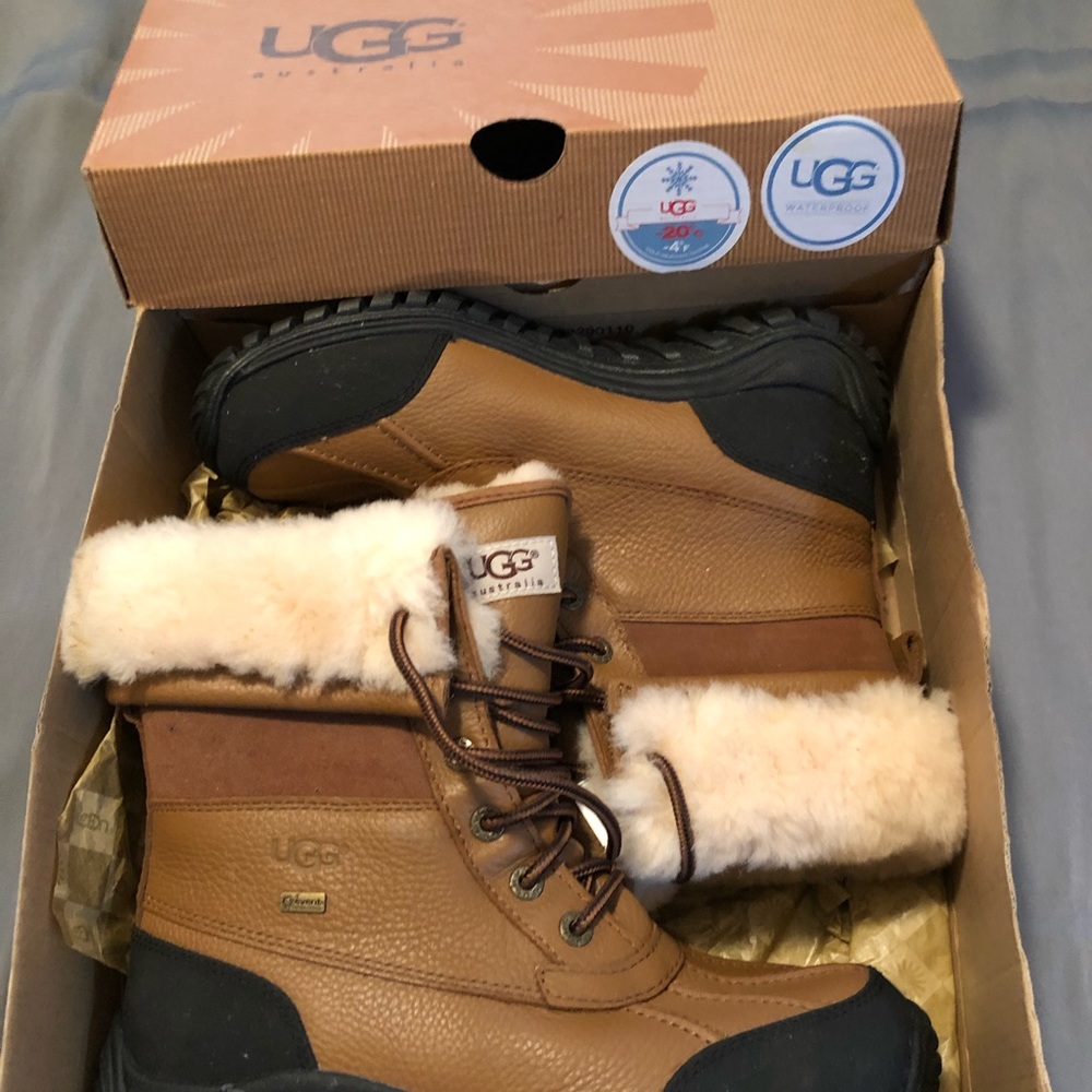 Ladies UGGS boots New size 8